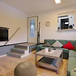 Free Willi Mit Wintergarten Und Grosser Eingezaeunter Terrasse